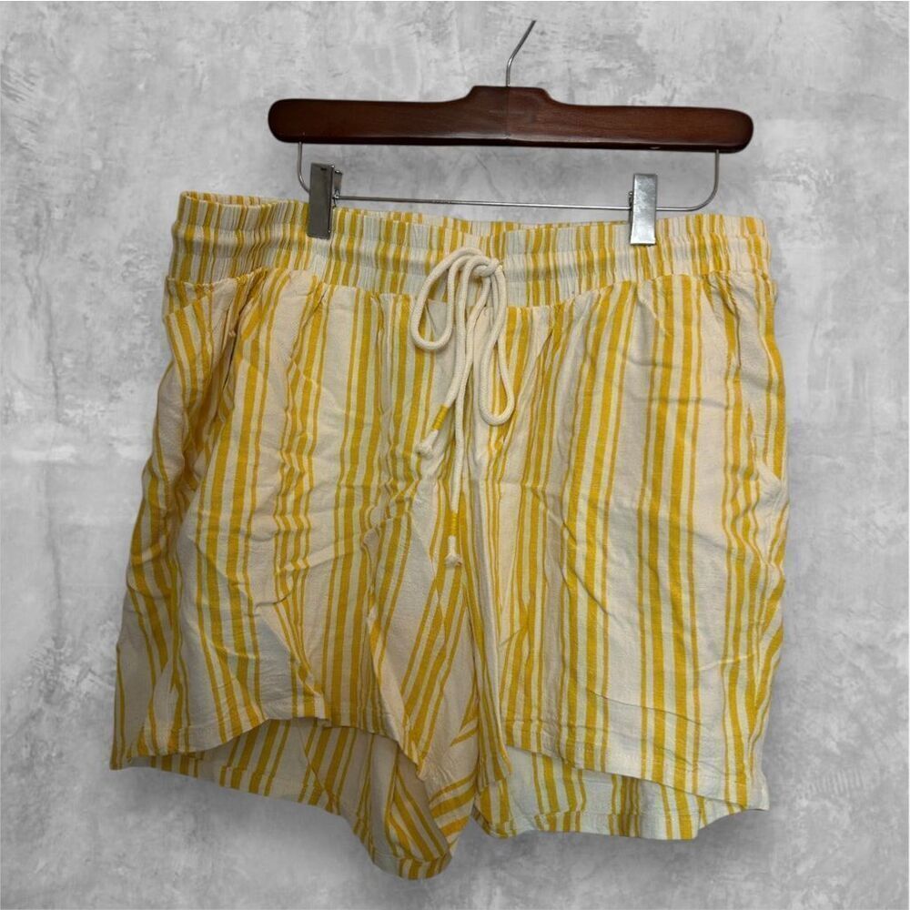 Torrid 5 inch pull on stretch linen mid rise shorts